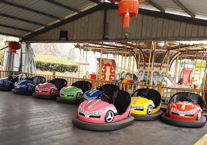 Foldable mobile bumper cars — hydraulic folding for easy transport and storage