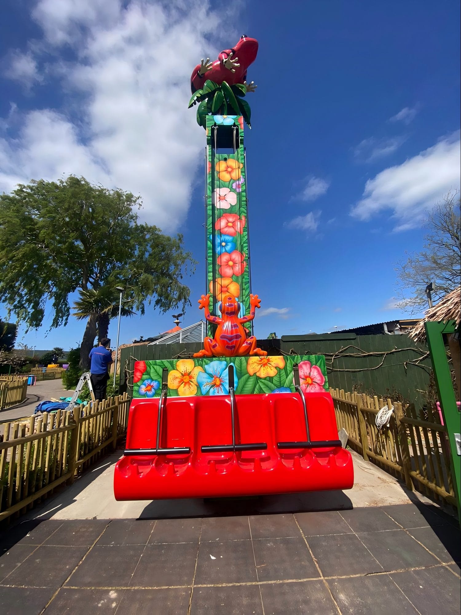 JHRides Jumping Star Kid Ride Custom Frog Theme Outfit Green Frog Theme Jumping Star drop tower ride for children park attraction