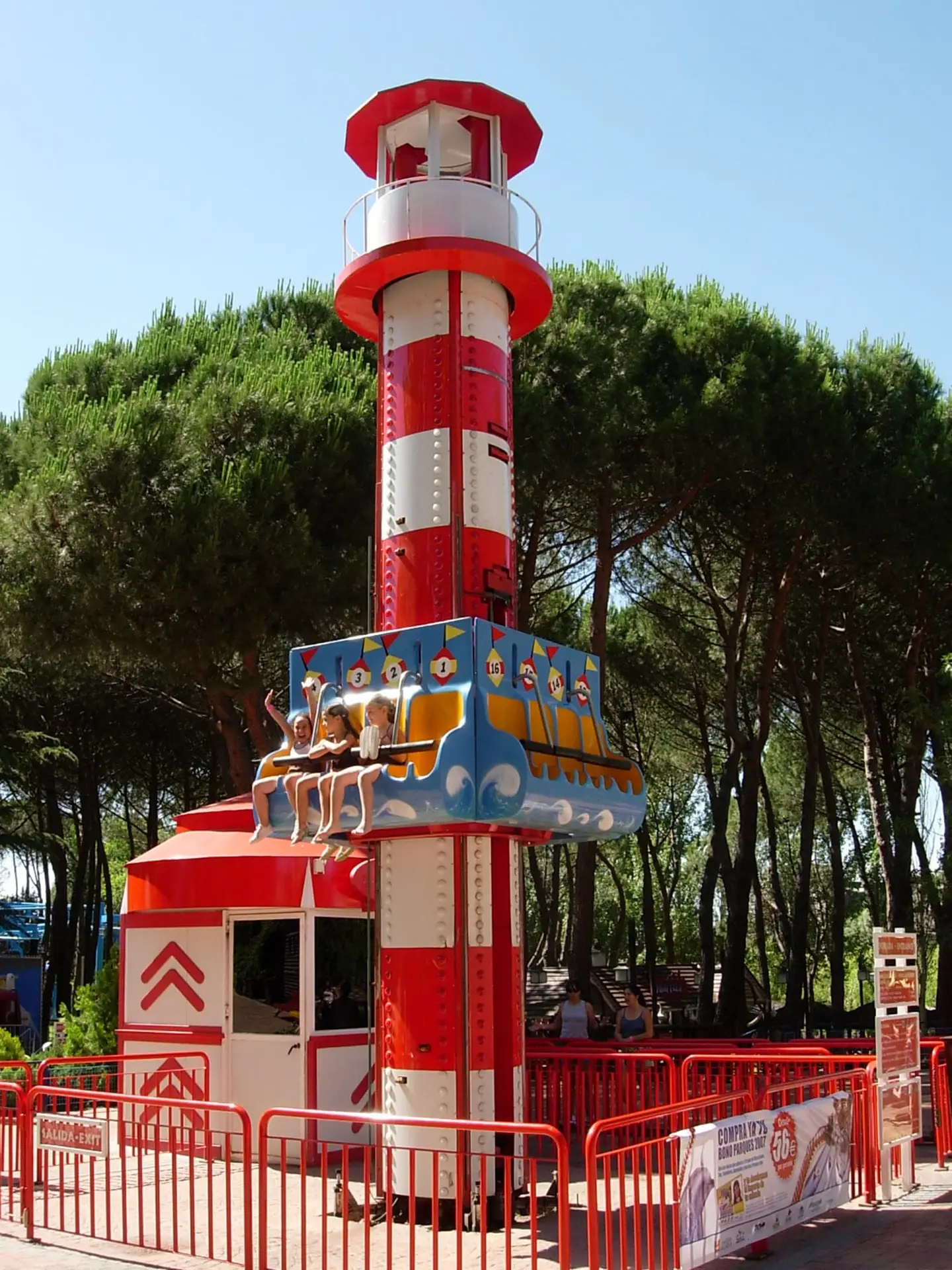 JUMPING TOWER Jumping Tower family seating