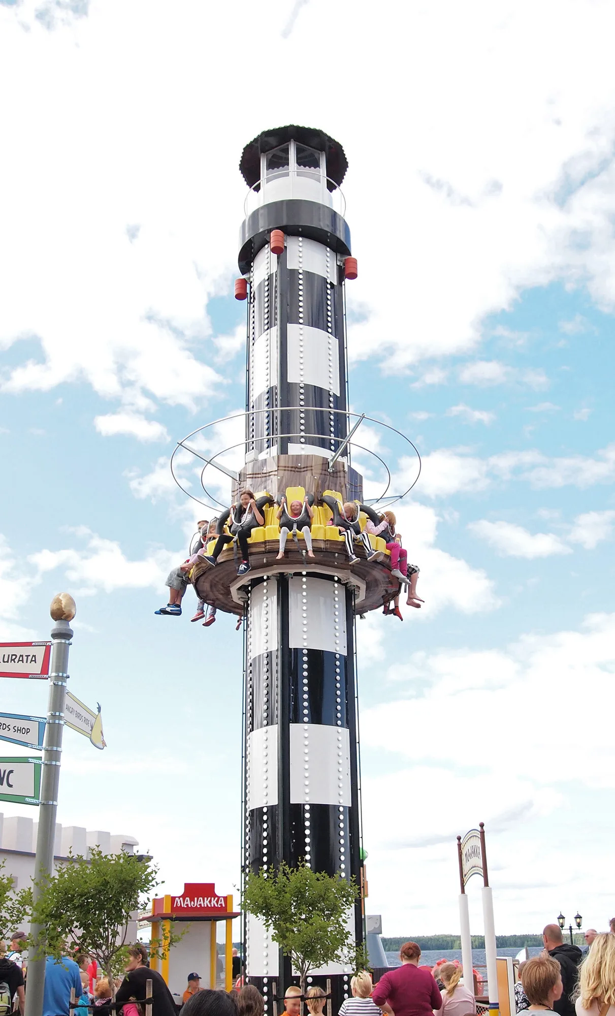 Sky Tower 15 ride with riders experiencing bounces and drops