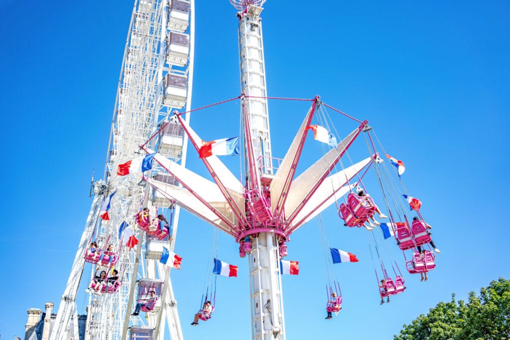 Swing Tower Ride For Sale in daytime amusement park, professional amusement park rides manufacturer in China.