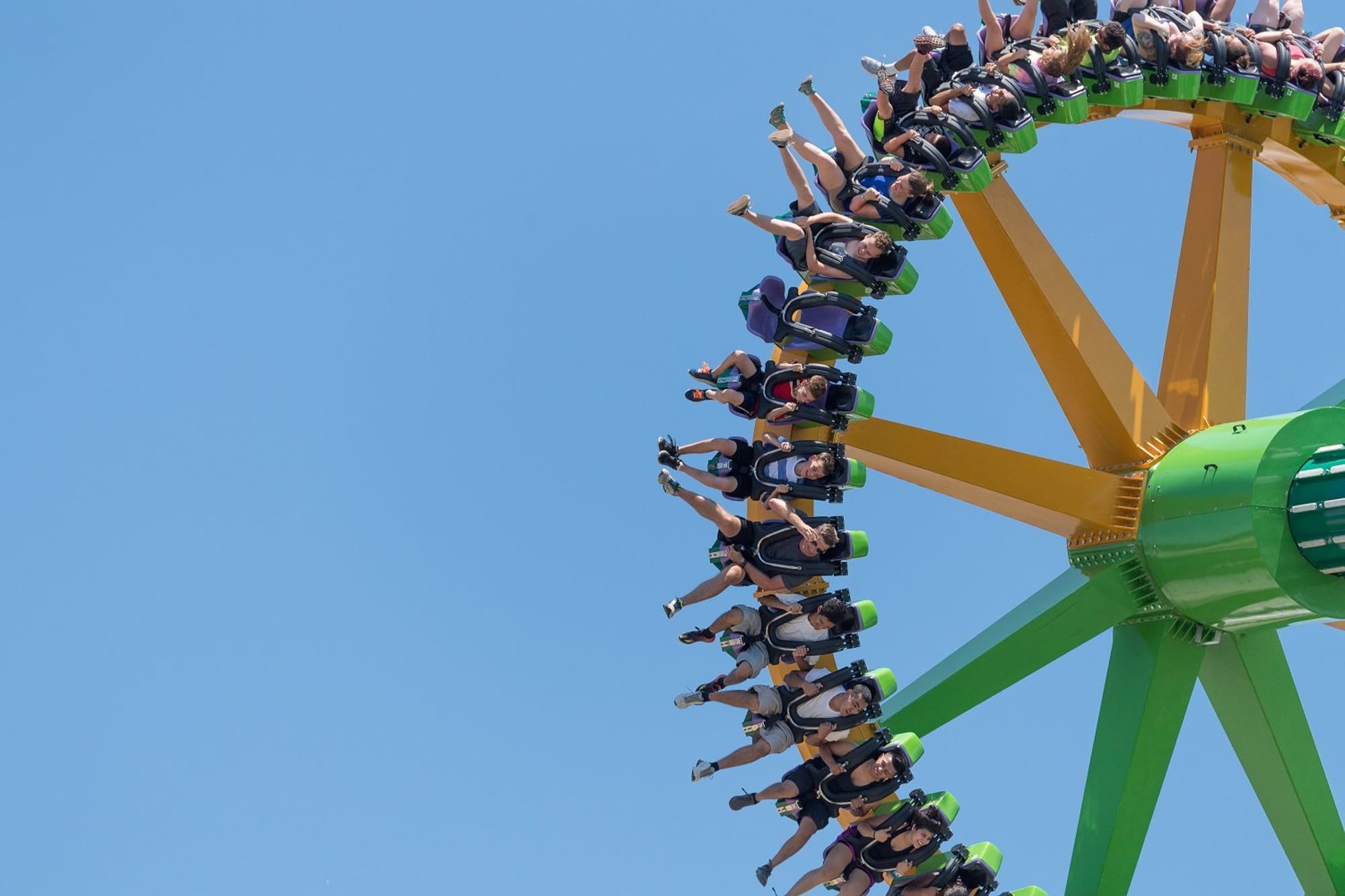 Giga Discovery 40 | Giant Pendulum Ride for Sale | JHRides Giga Discovery 40 full height view