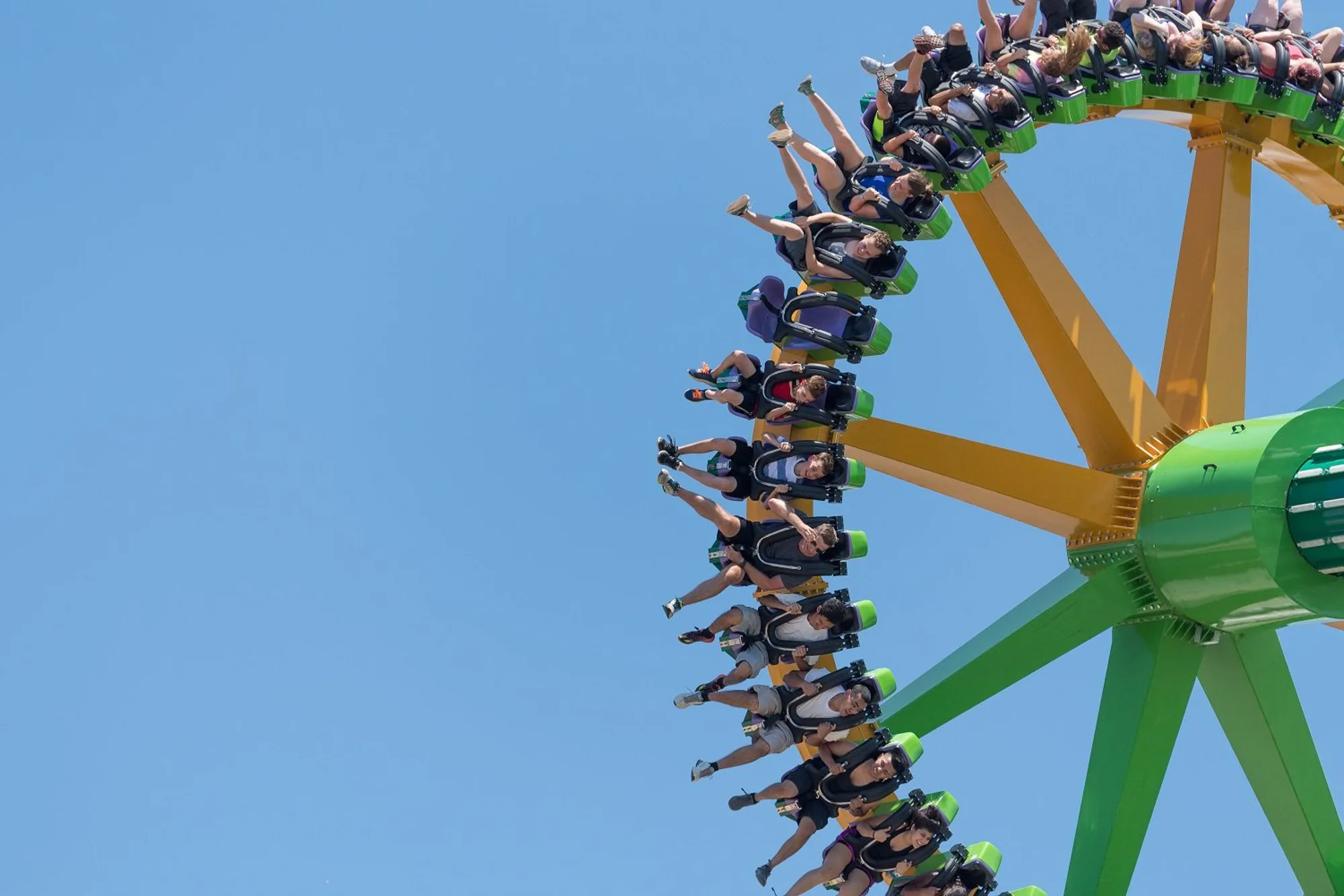 Giga Discovery 40 full height view