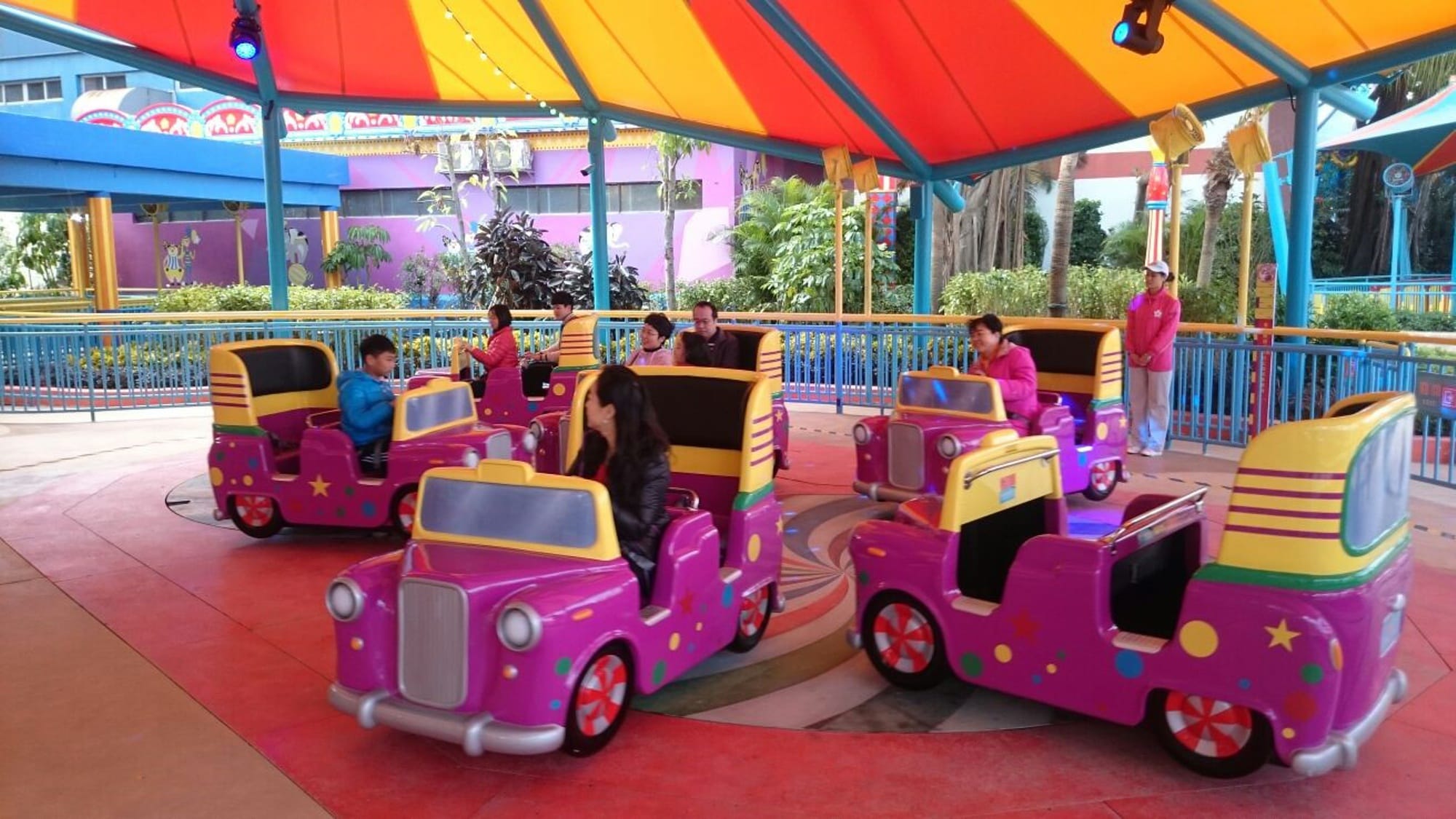 Demolition Derby Ride for Sale | Family Spinning Ride | 24-Rider Thrill | JHRides Demolition Derby ride - six vehicles on figure-eight path
