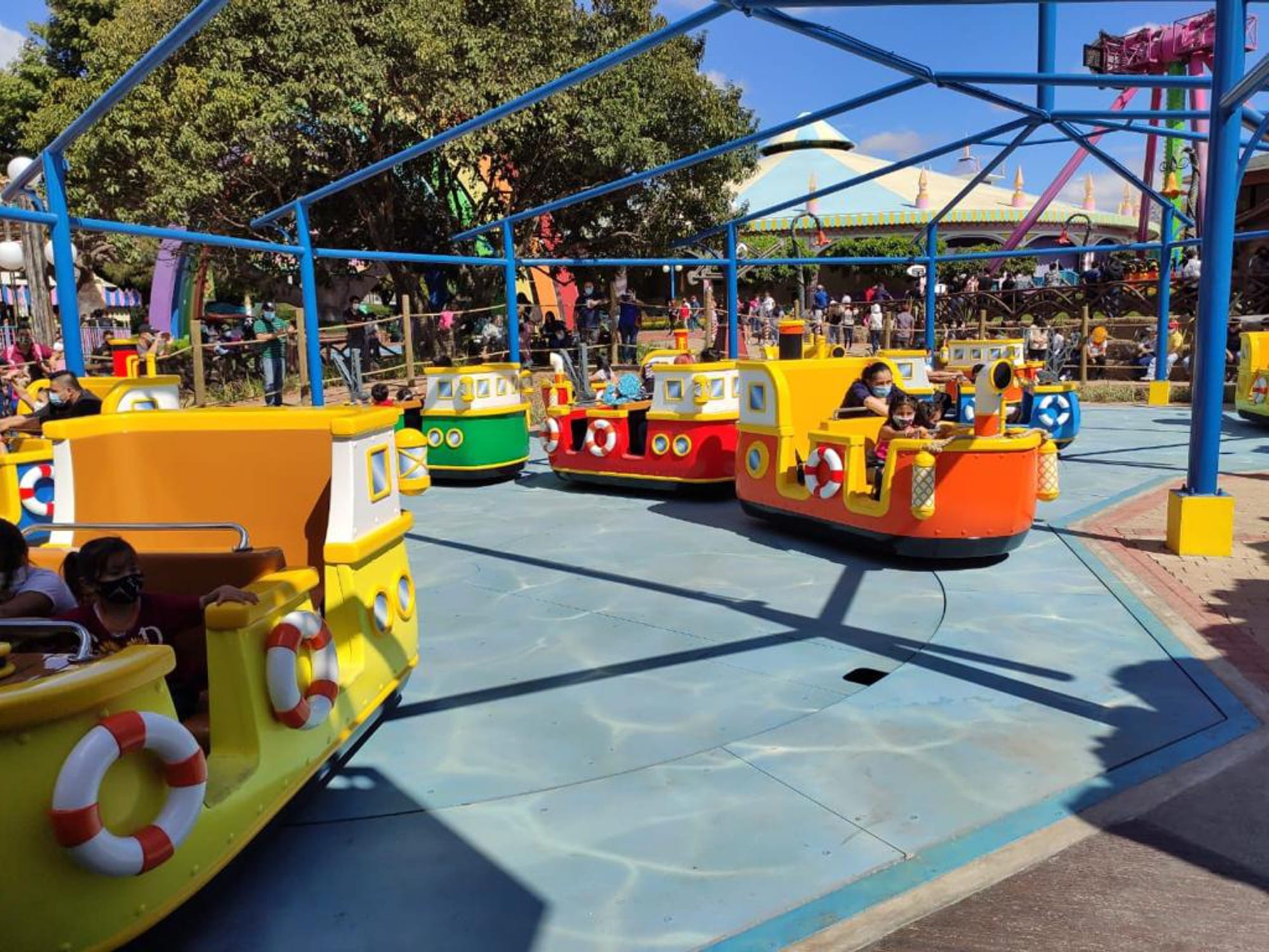 Demolition Derby 40-Rider Ride for Sale | High Capacity Family Spinning Attraction | JHRides Demolition Derby 40-rider high capacity spinning ride