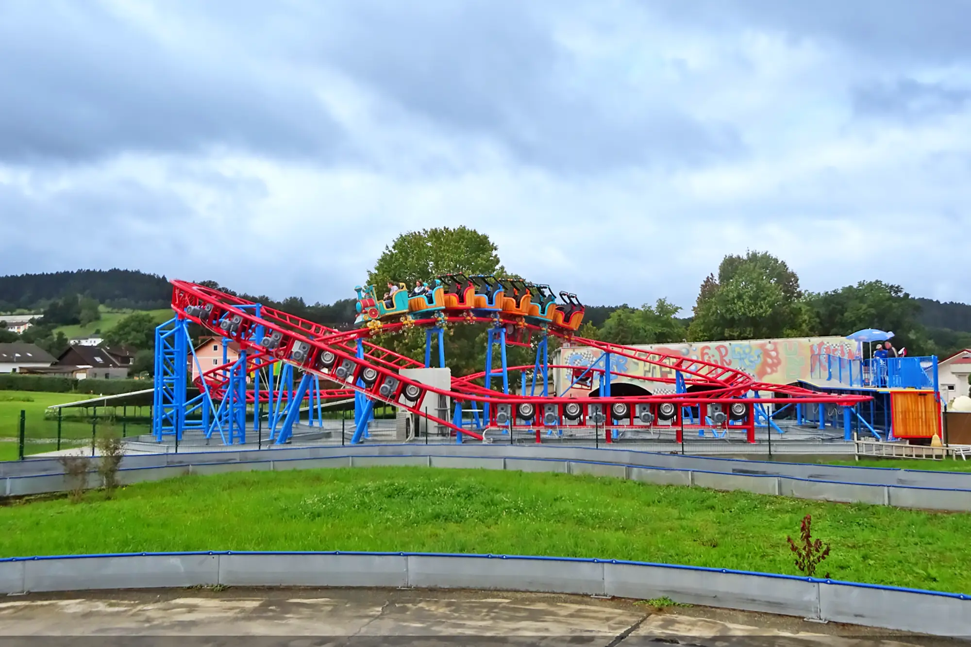 Family Mine Train Roller Coaster - friction wheel launch technology