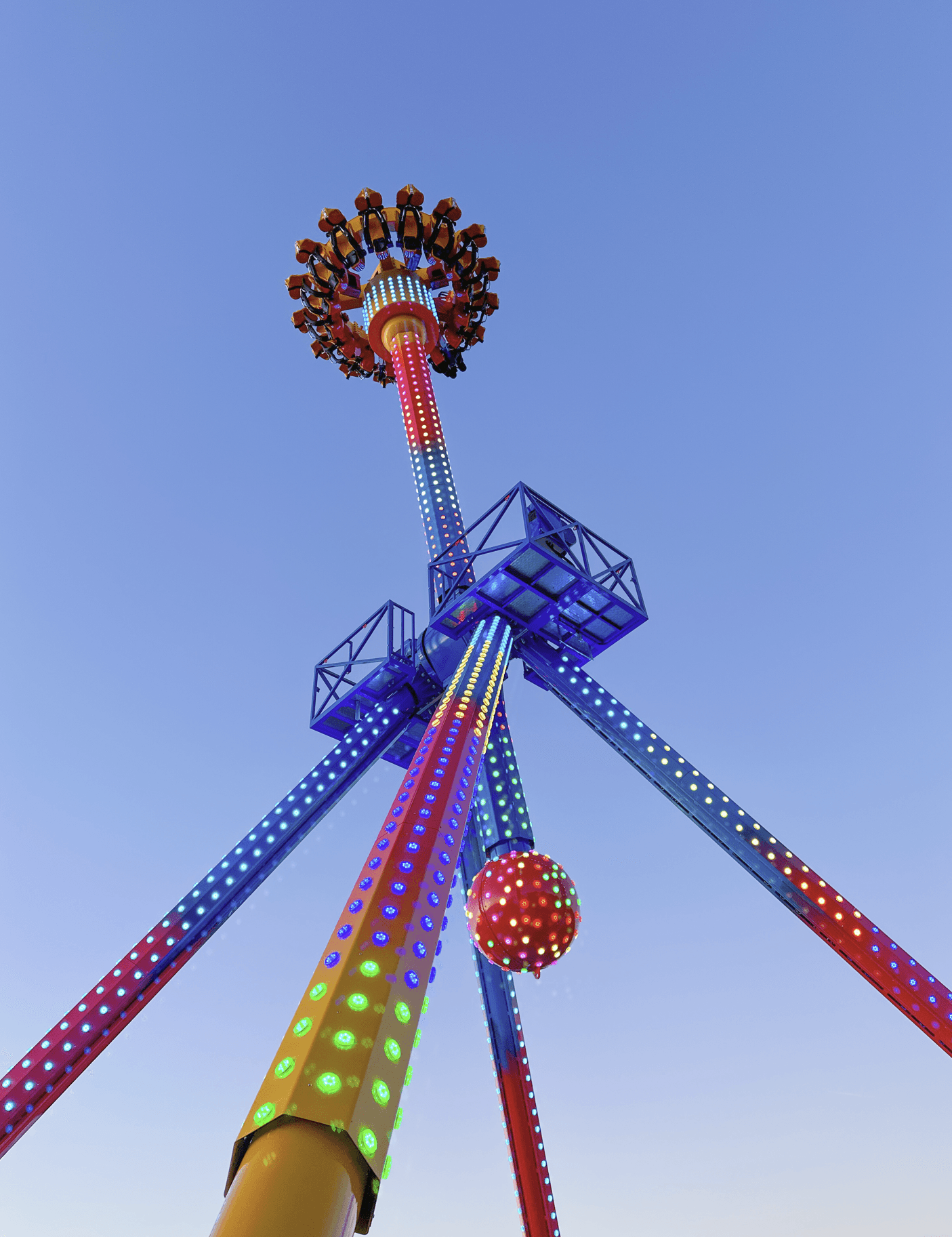 Discovery Revolution 16 | Large Pendulum Amusement Ride for Sale | JHRides Discovery Revolution 16 - outward-facing circular gondola