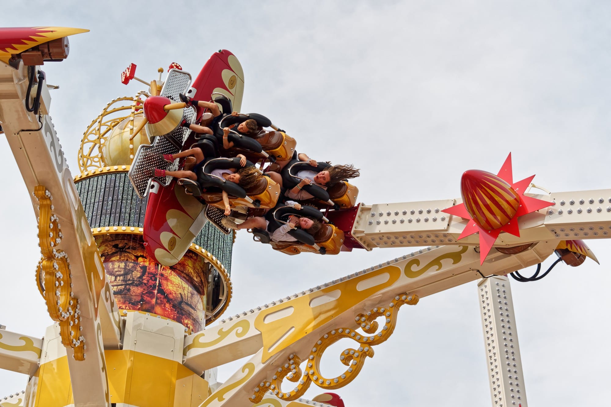Super Air Race for Sale | 24-Passenger Acrobatic Airplane Ride | Factory Direct Super Air Race ride for sale - circus balloon theme upside down riders close up