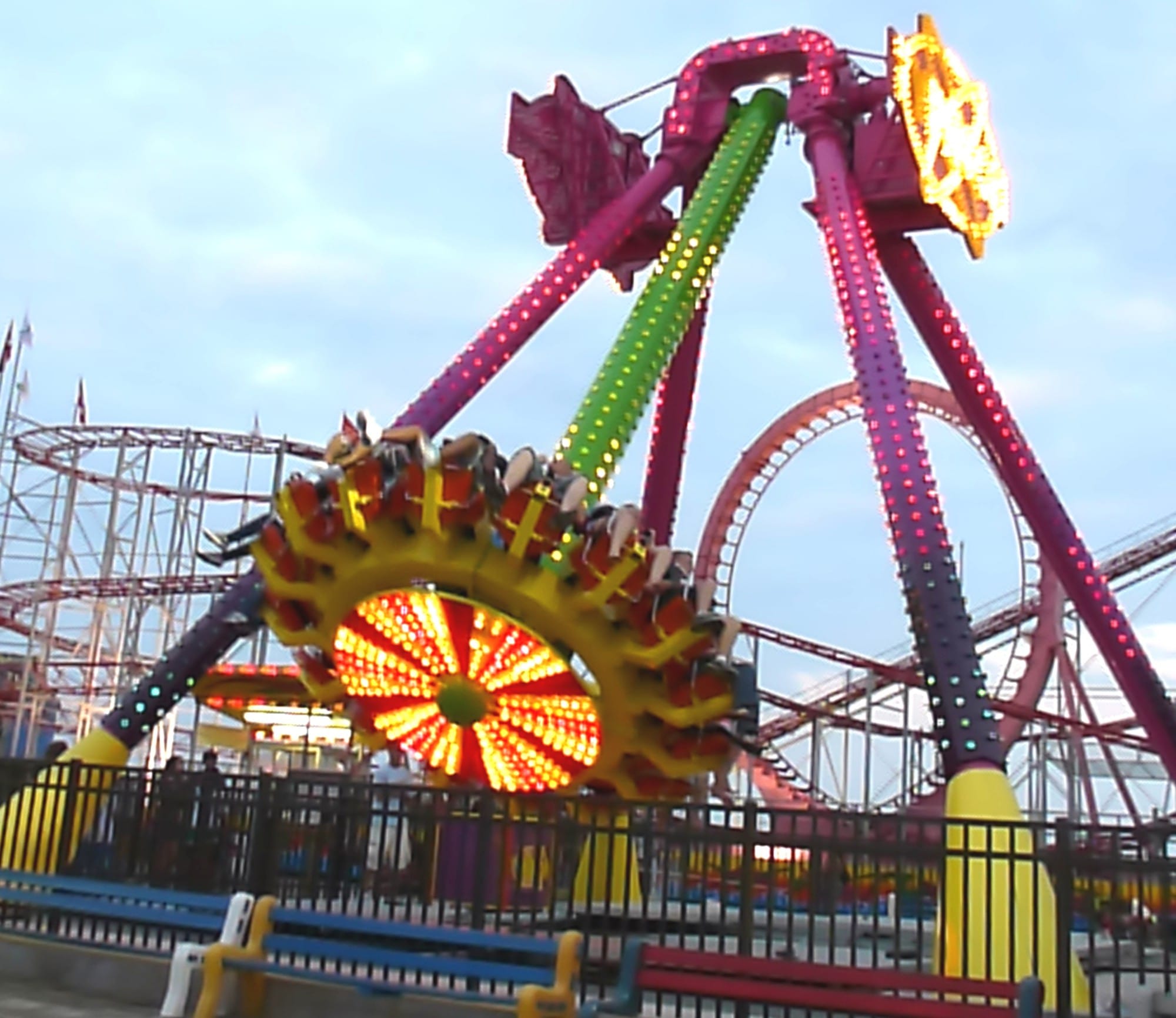 Discovery 16 | Pendulum Amusement Ride for Sale | JHRides Discovery 16 - 16 seat pendulum ride