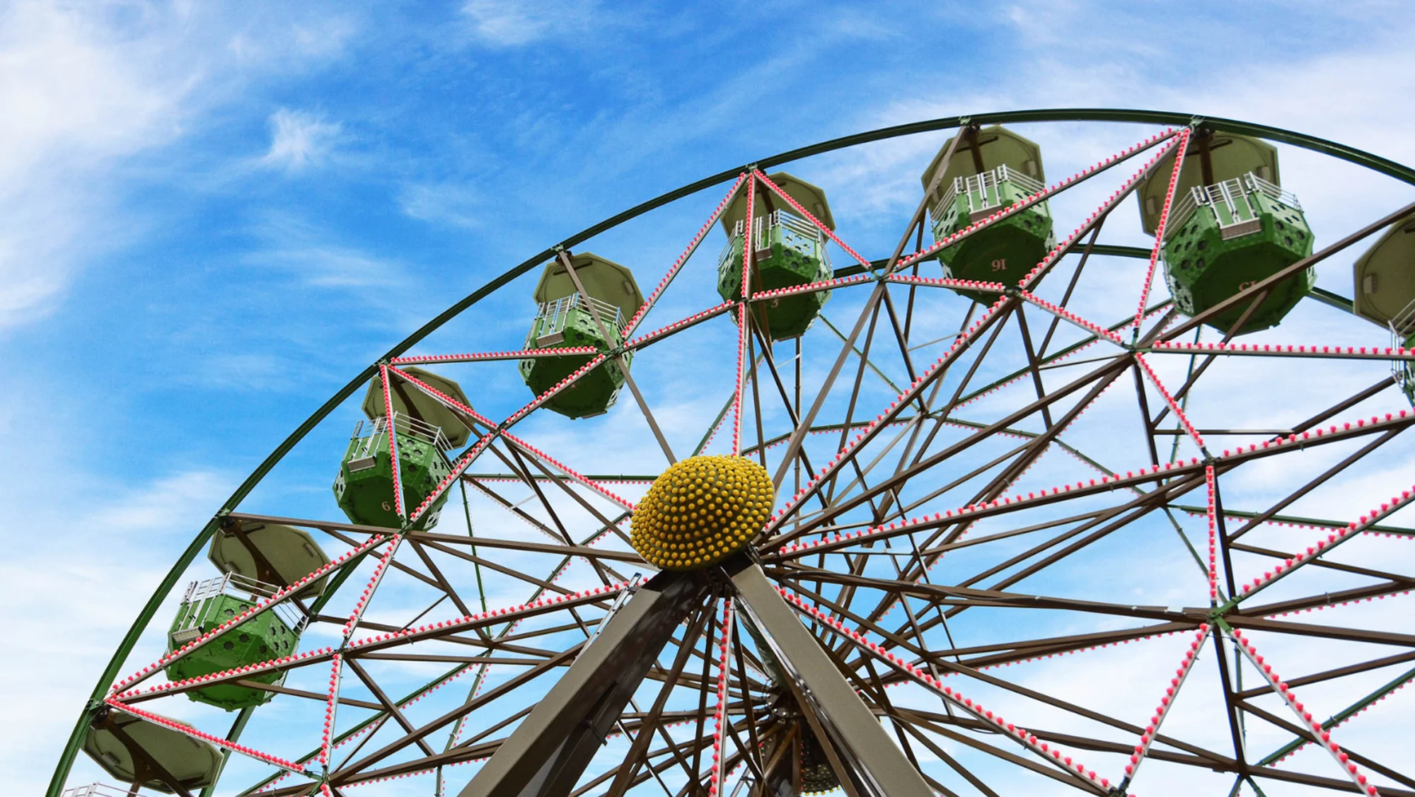 20M Ferris Wheel full view - mid-size ferris wheel with custom lighting