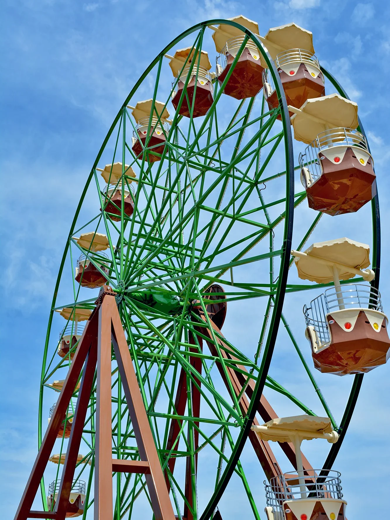 20M Ferris Wheel with 16 gondolas - mid-size observation wheel for family entertainment