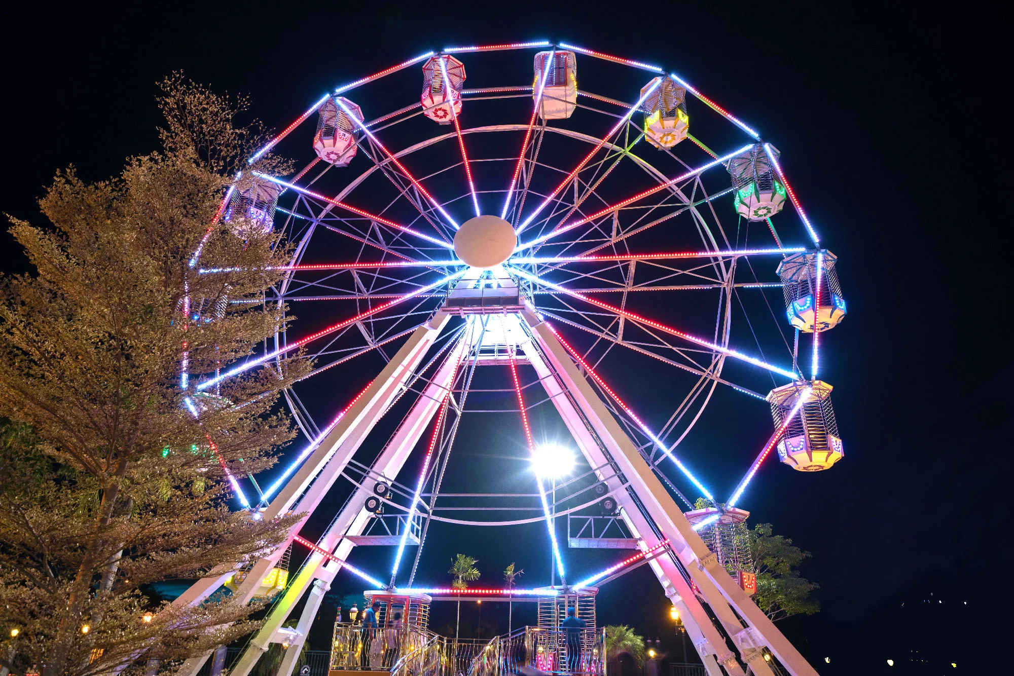 25M Ferris Wheel for sale - 108-seat observation wheel for family amusement parks