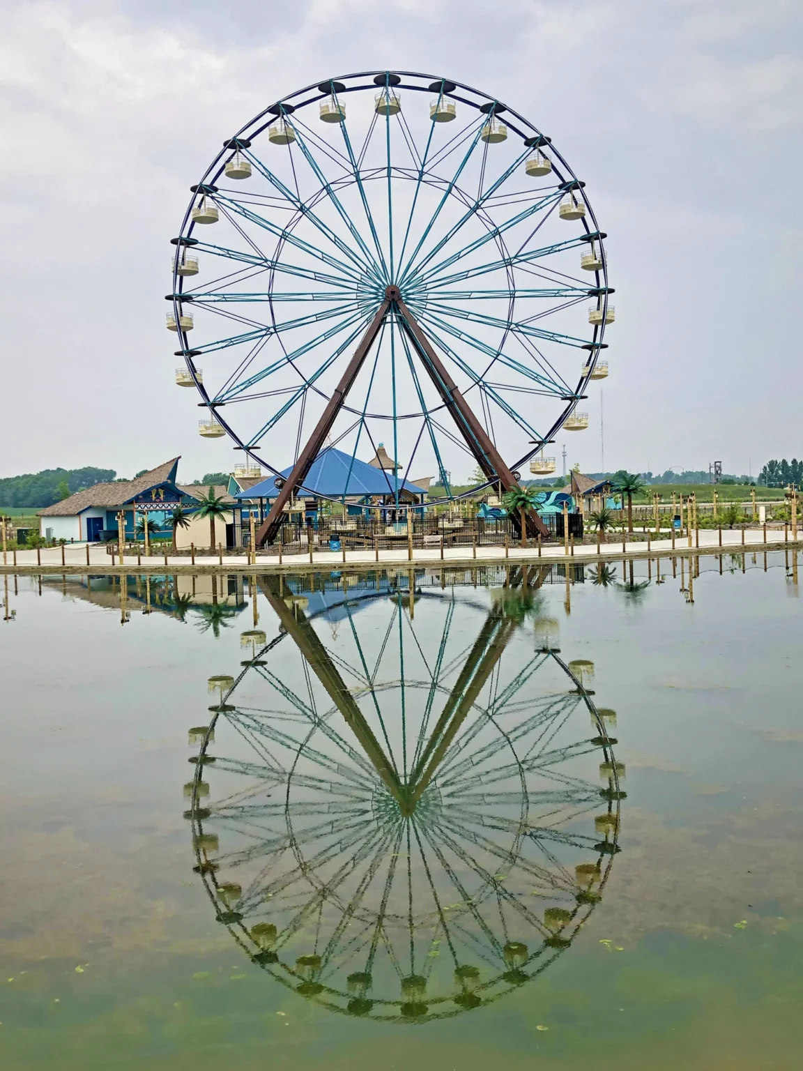 33M Ferris Wheel full view - large ferris wheel with custom lighting