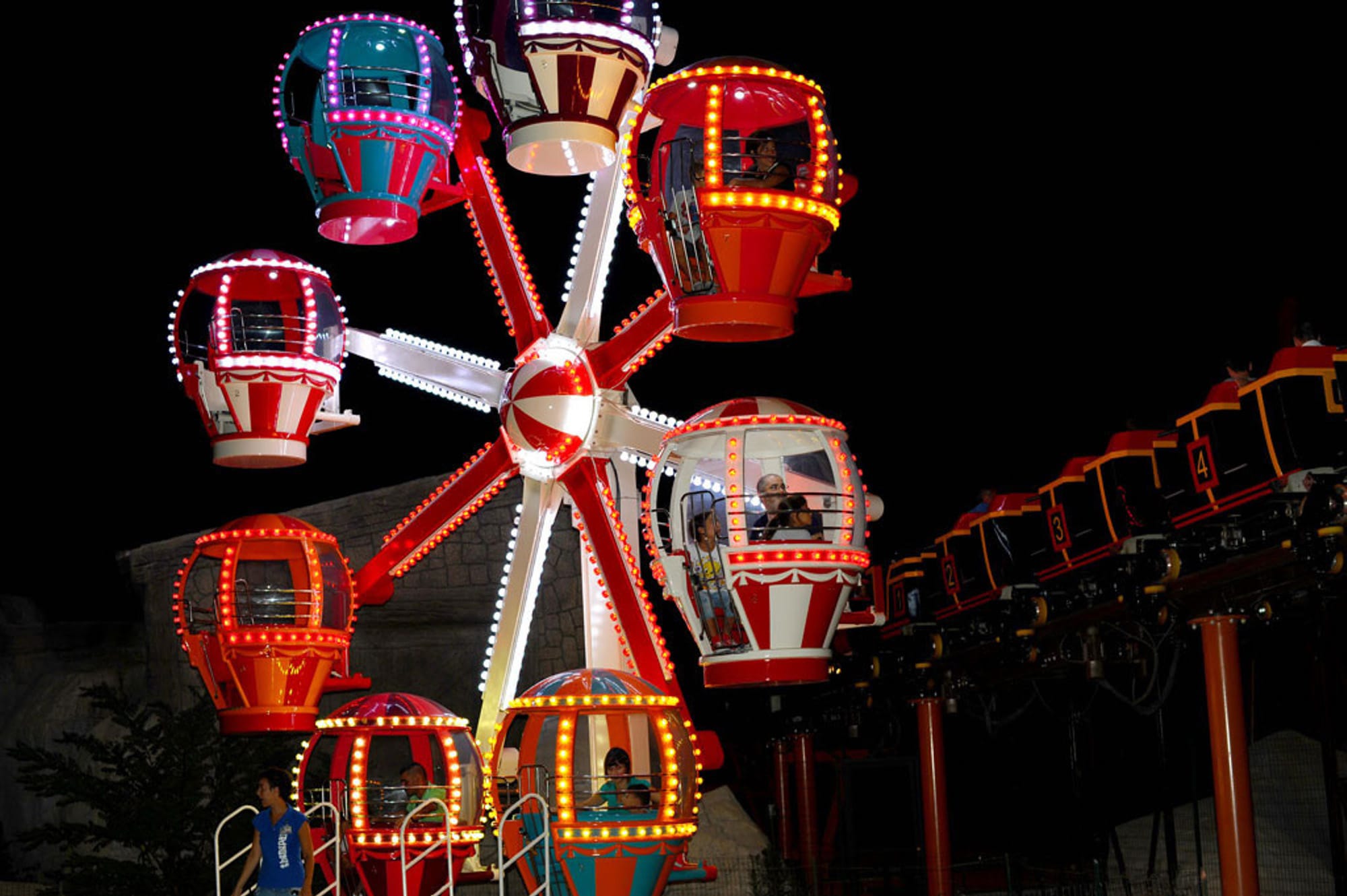 Midi Wheel Balloons - compact kids ferris wheel with colorful balloons