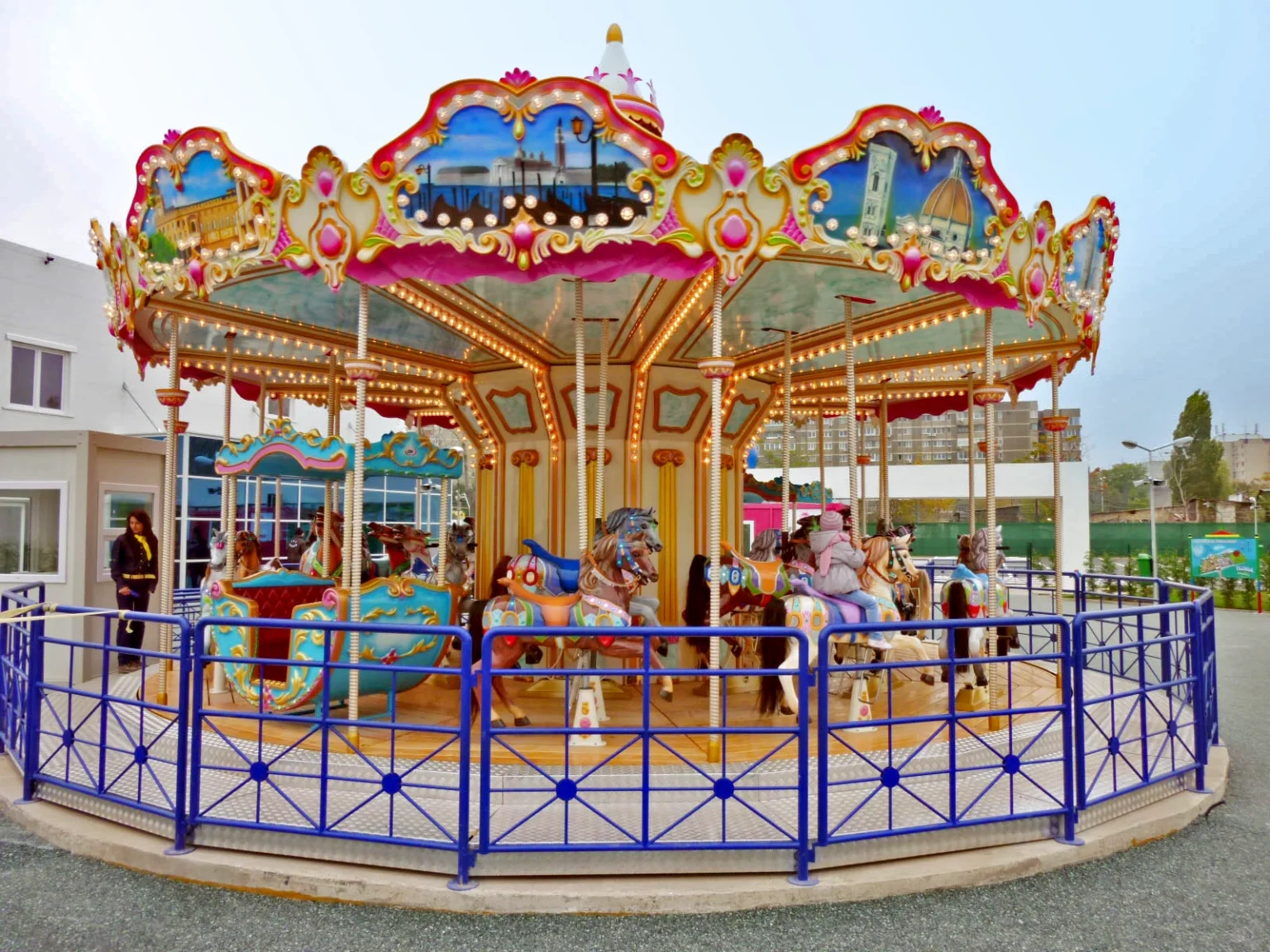 8.5m Italian Carousel full view – 34/40 seat amusement park carousel