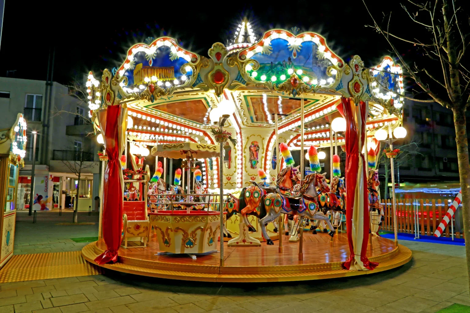 7m Carousel full view – 26 seat amusement park carousel manufacturer