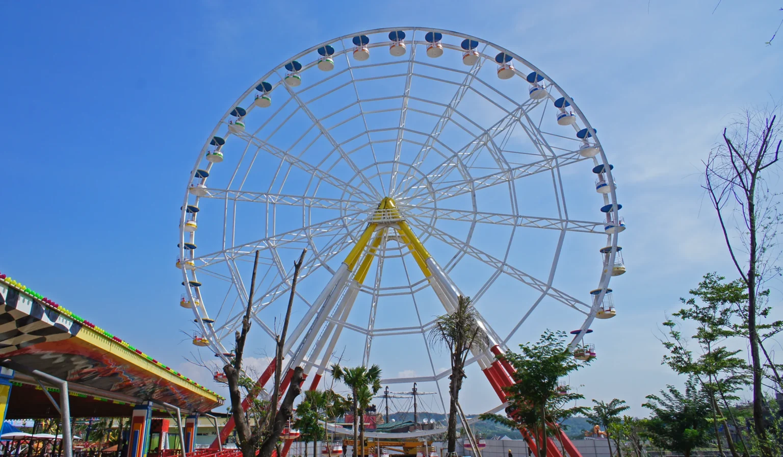 45M Ferris Wheel with 32 gondolas - large observation wheel for family entertainment
