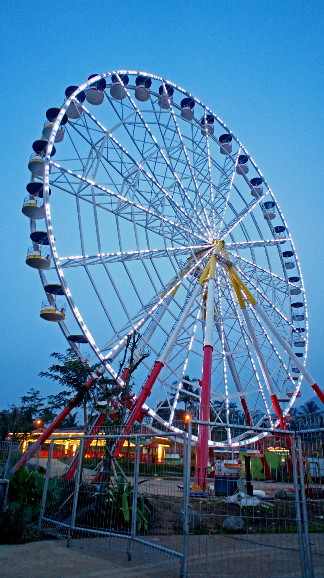 45M Ferris Wheel full view - large ferris wheel with custom lighting
