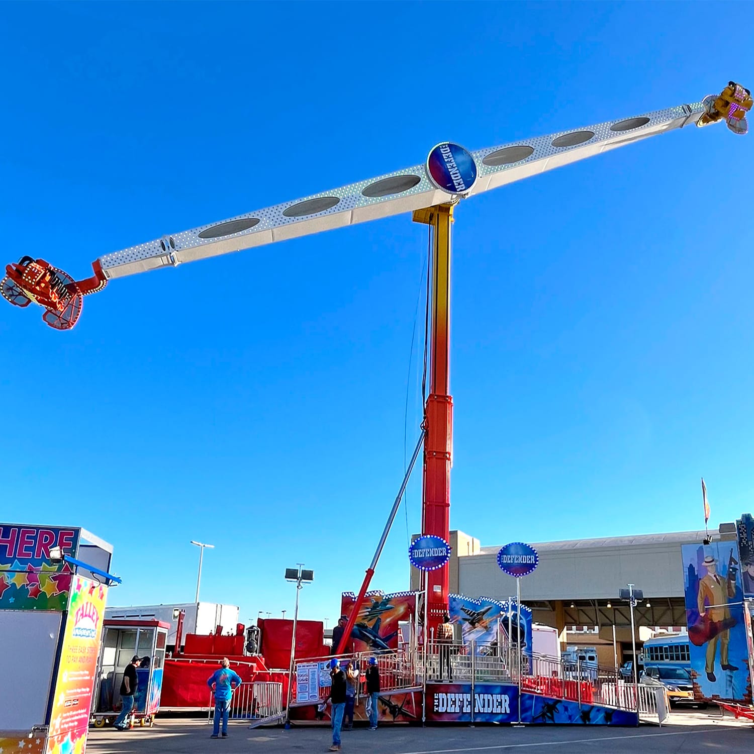 Crazy Booster 40/8 – passengers enjoying the scream thrill ride