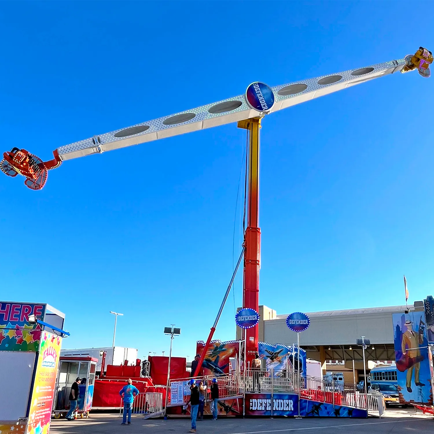 Crazy Booster 40/8 – passengers enjoying the scream thrill ride