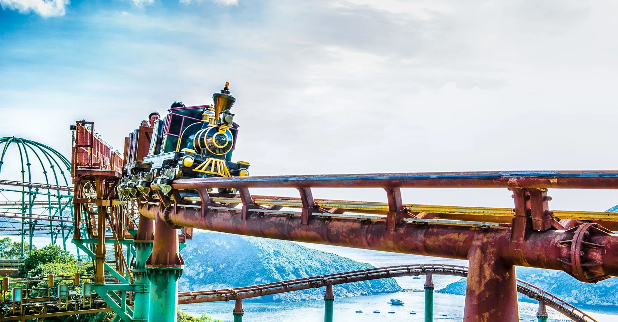 Family Thrill Coaster - classic steel coaster with double helix element