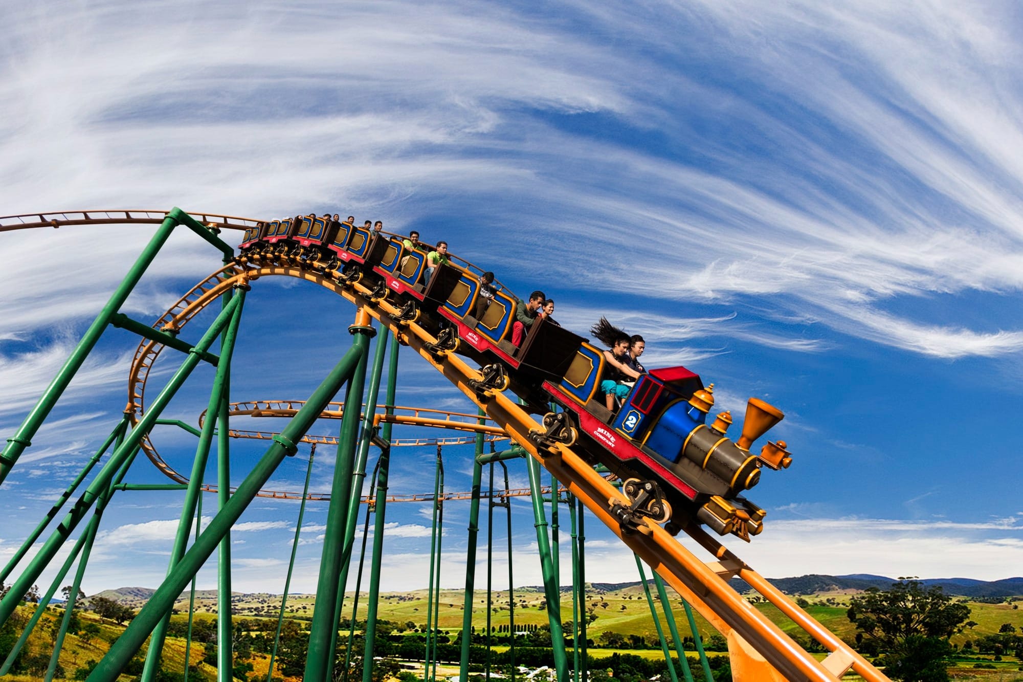 Family Thrill Coaster – double helix steel coaster