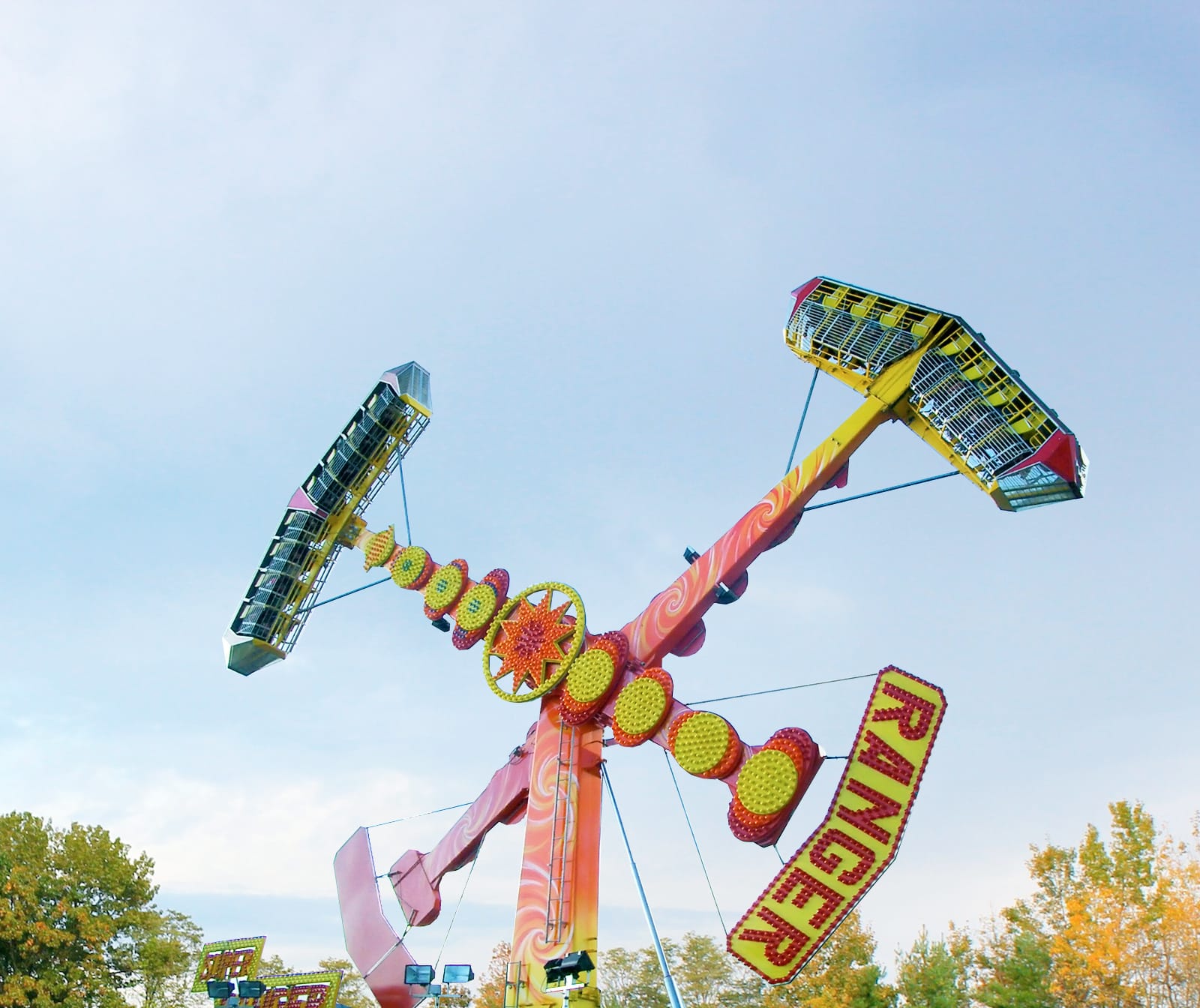 Saturno Kamikaze ride for sale – double arm ranger thrill ride in operation