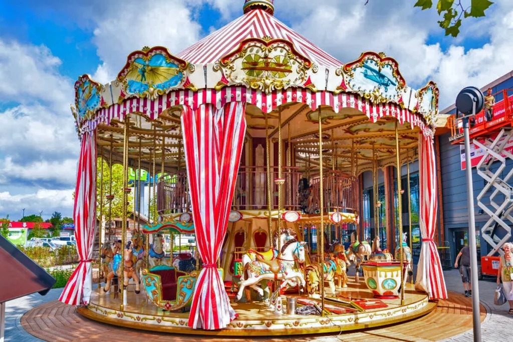 10 m double-deck carousel with 50 seats — anchor ride for a new amusement park