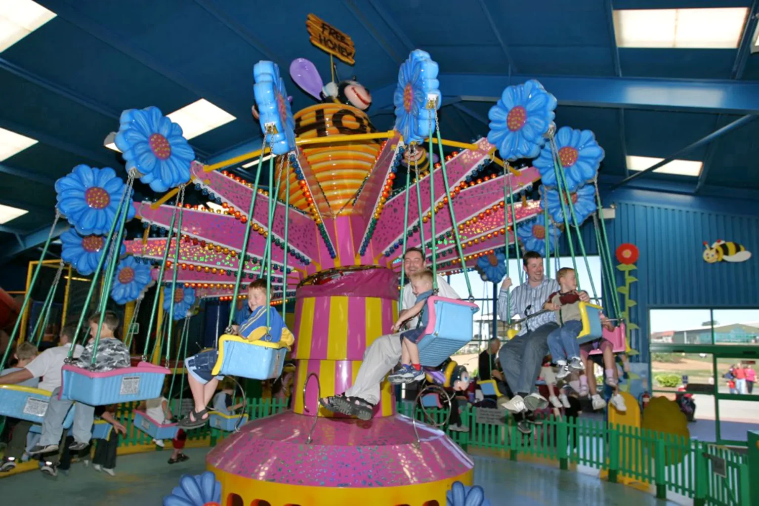 Kids Bee Swing Ride full view – 32 seat kiddie flying chair ride manufacturer