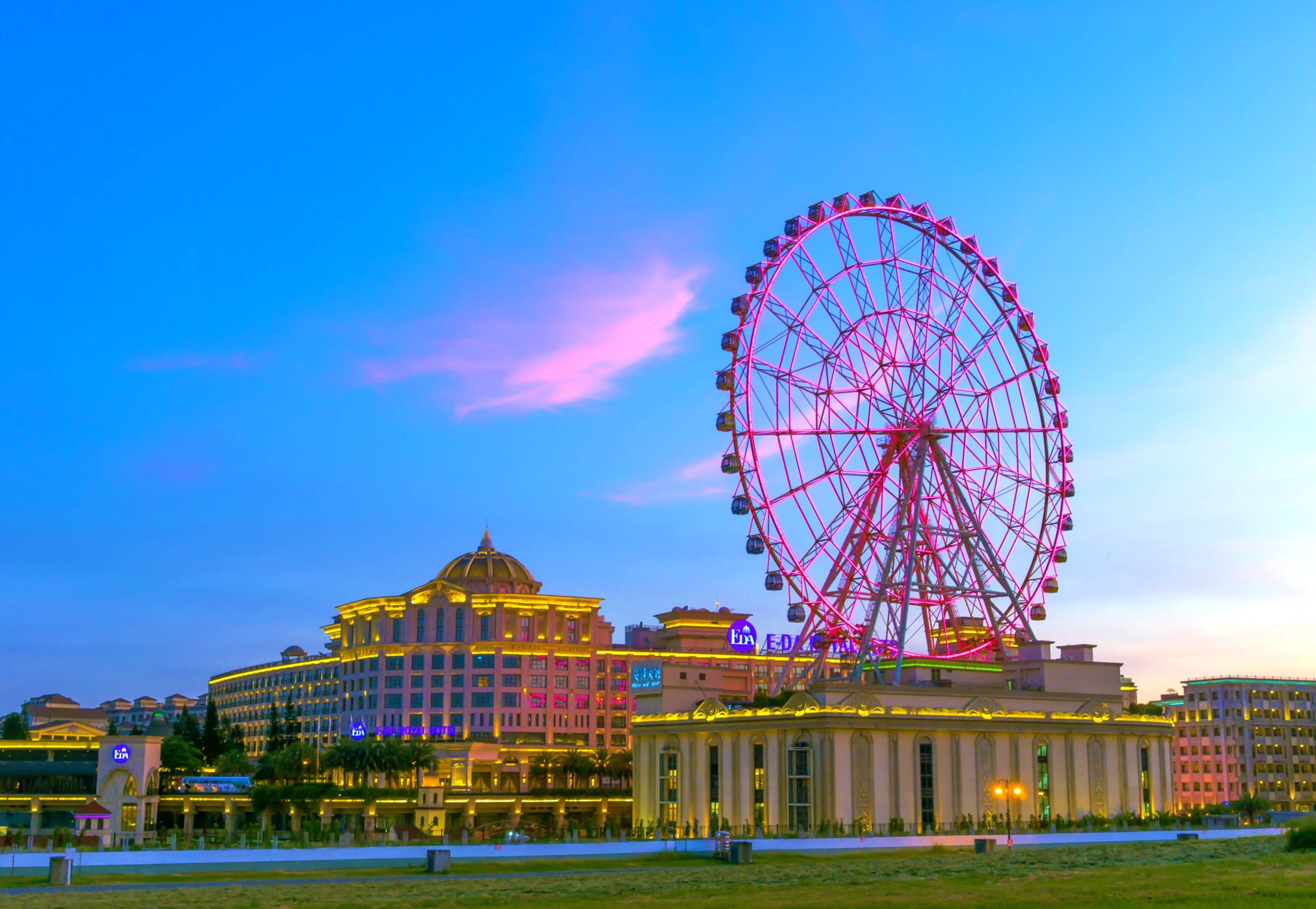 80M Ferris Wheel for sale - giant observation wheel for landmarks and malls